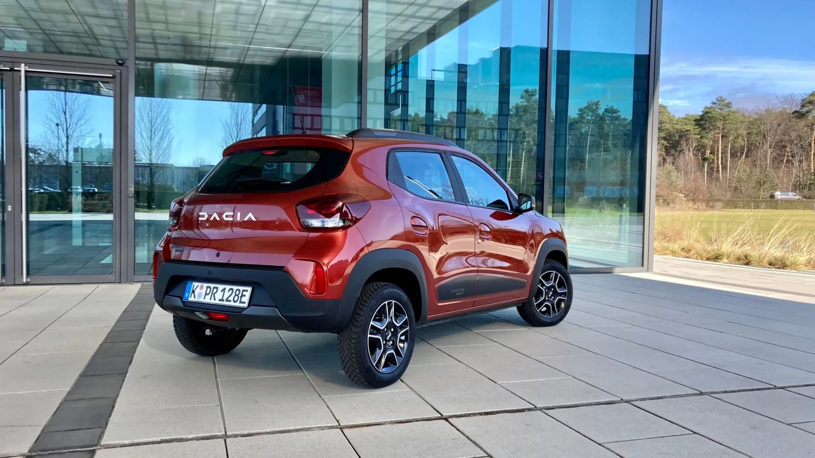 Der Spring misst gerade mal 3,73 Meter in der Länge und 1,58 Meter in der Breite: ein ideales Stadtauto also.