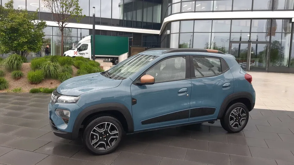 Der Dacia Spring 65 kommt immer in der Ausstattung Extreme mit kupferfarbenen Zierelementen.
