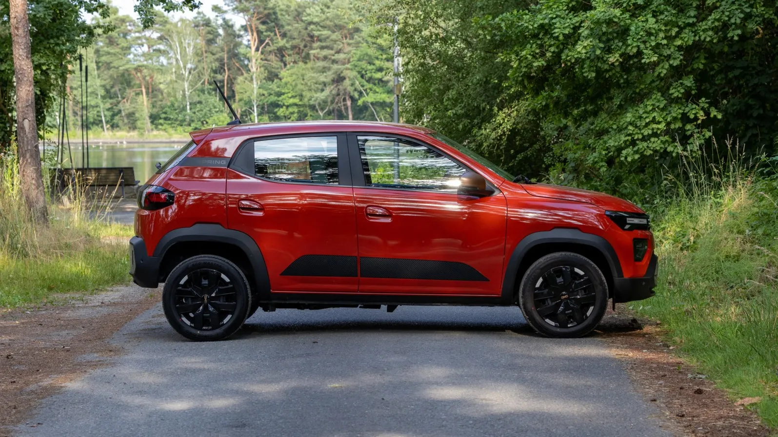 Gerade einmal 3.70 Meter lang ist der Dacia Spring Electric 65.
