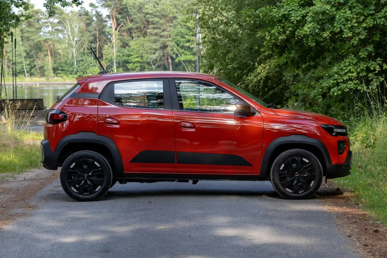 Gerade einmal 3.70 Meter lang ist der Dacia Spring Electric 65.