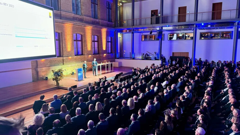 Rund 1.100 Gäste aus der gesamten Automobilbranche folgten am 30. Januar der Einladung von DAT und ZDK zum Jahresauftakt nach Berlin.