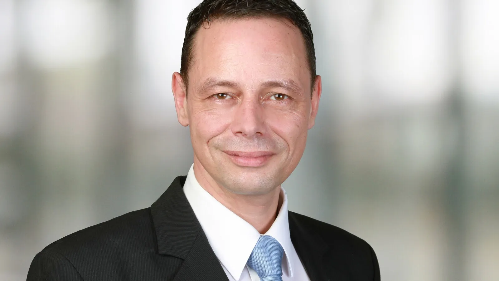 Salvatore De Bellis leitet das Mitsubishi-Geschäft mit gewerblichen Kunden in Deutschland.