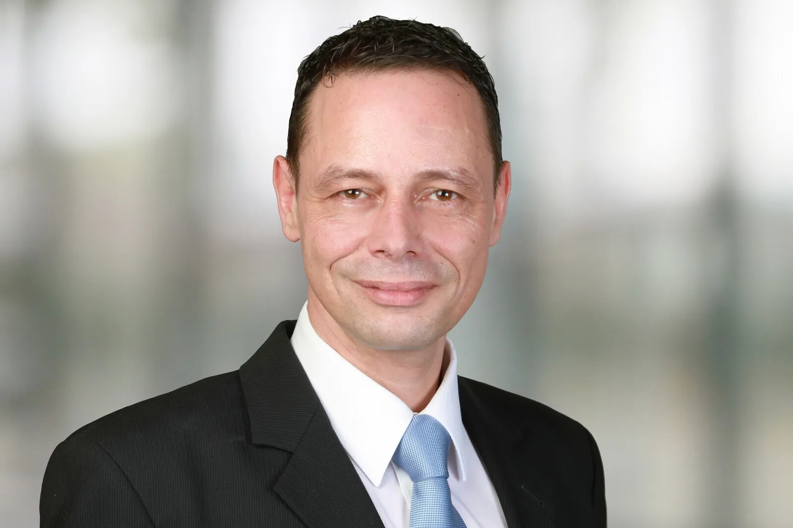 Salvatore De Bellis leitet das Mitsubishi-Geschäft mit gewerblichen Kunden in Deutschland.