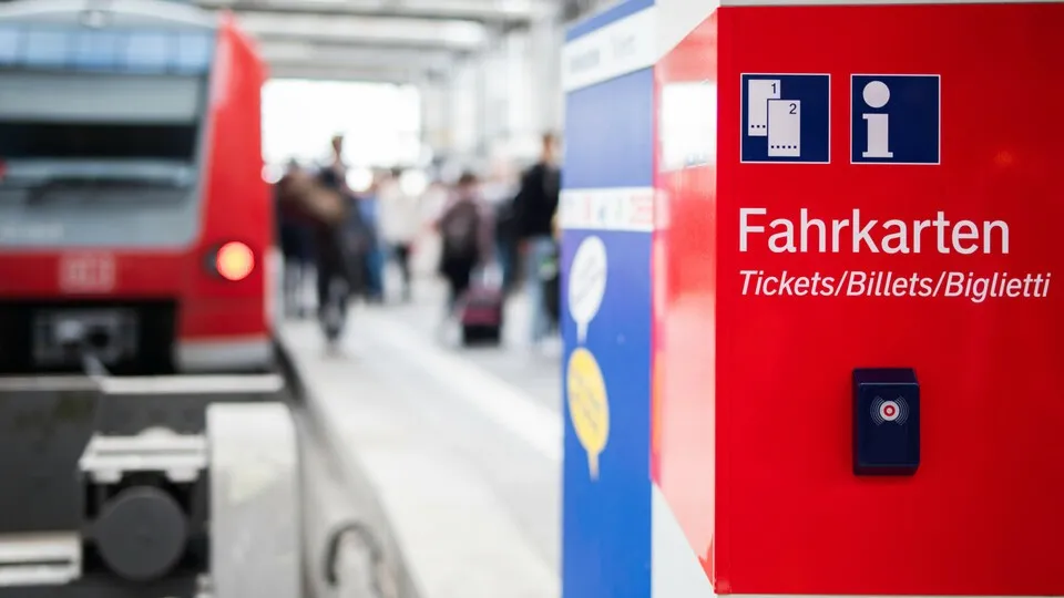 Deutschland-Ticket bleibt unter den Erwartungen: Finanzierung weiter unsicher.