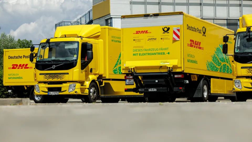 DHL will CO2-Emissionen senken und im Rahmen dessen die eigene Fahrzeugflotte auf E-Mobilität umstellen. Unterstützen soll den Logistik- und Transportriesen dabei der amerikanische Daten- und Telematikdienstleister Samsara.