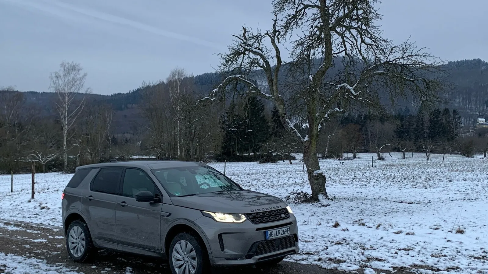 Wir waren mit dem Land Rover Discovery Sport P300e, mit Plug-In-Hybrid Antrieb (309 PS) unterwegs.