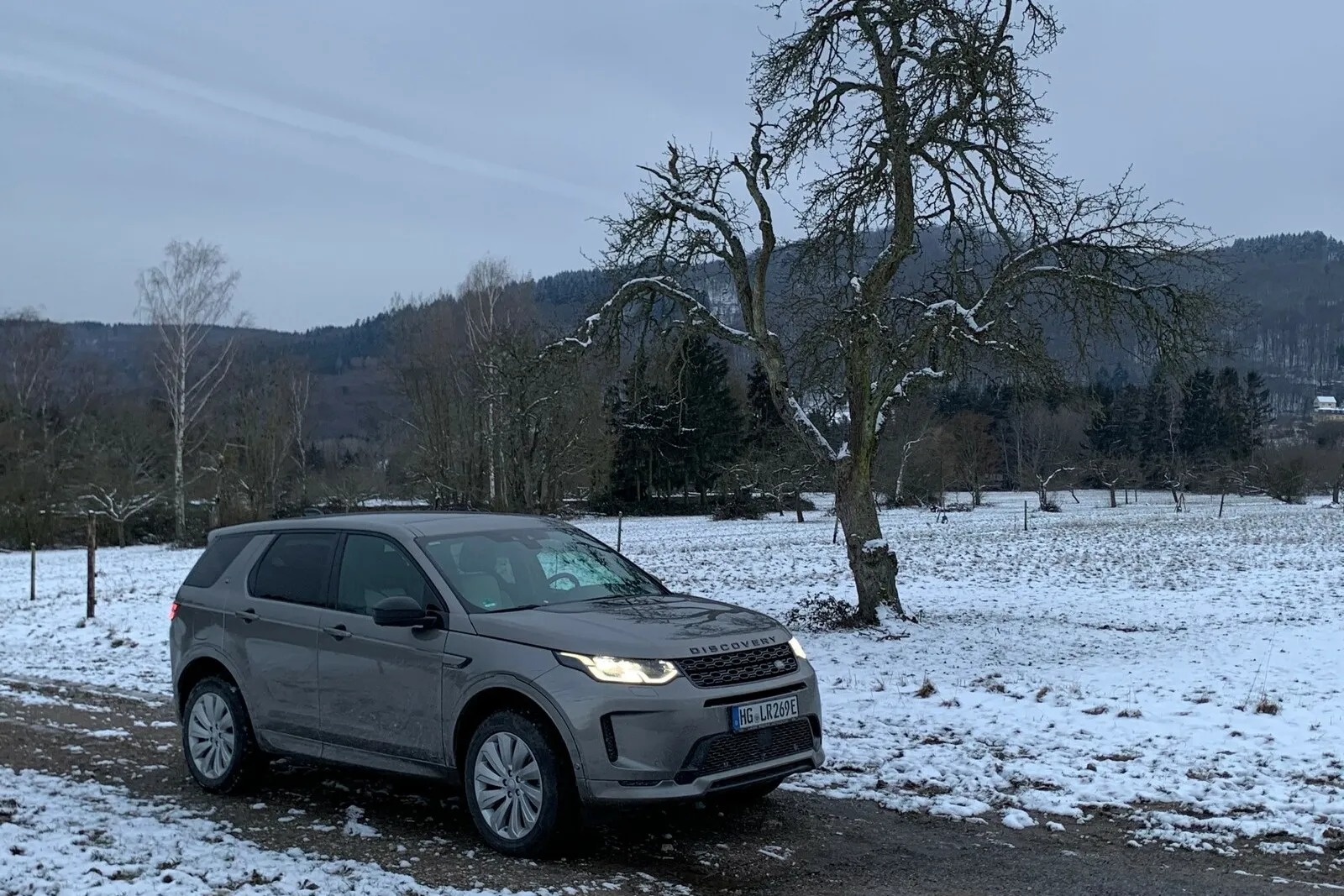 Wir waren mit dem Land Rover Discovery Sport P300e, mit Plug-In-Hybrid Antrieb (309 PS) unterwegs.