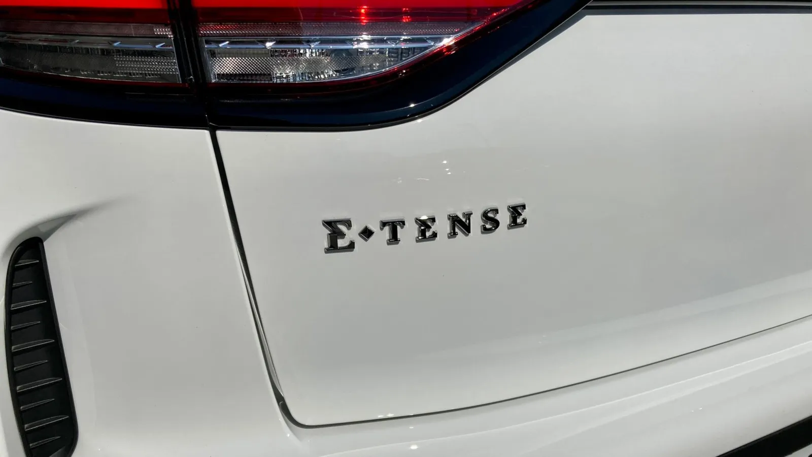 Die Elektro-Variante E-Tense ist auch von außen sofort erkennbar.