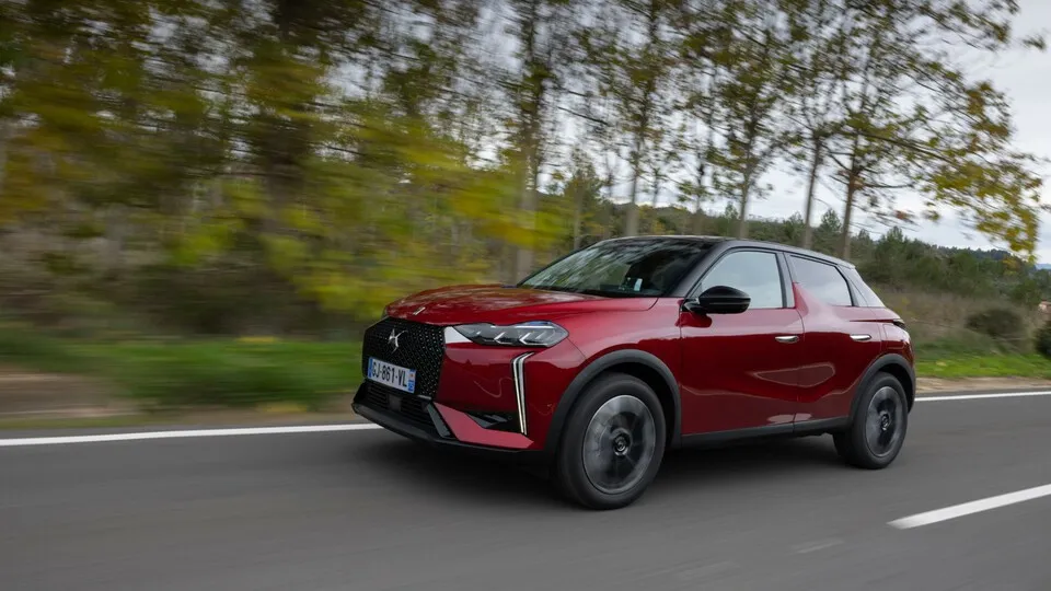 Kleine Elektro-SUVs: Der DS 3 E-Tense ist in unserem Wartungskostenvergleich das günstigste Modell.