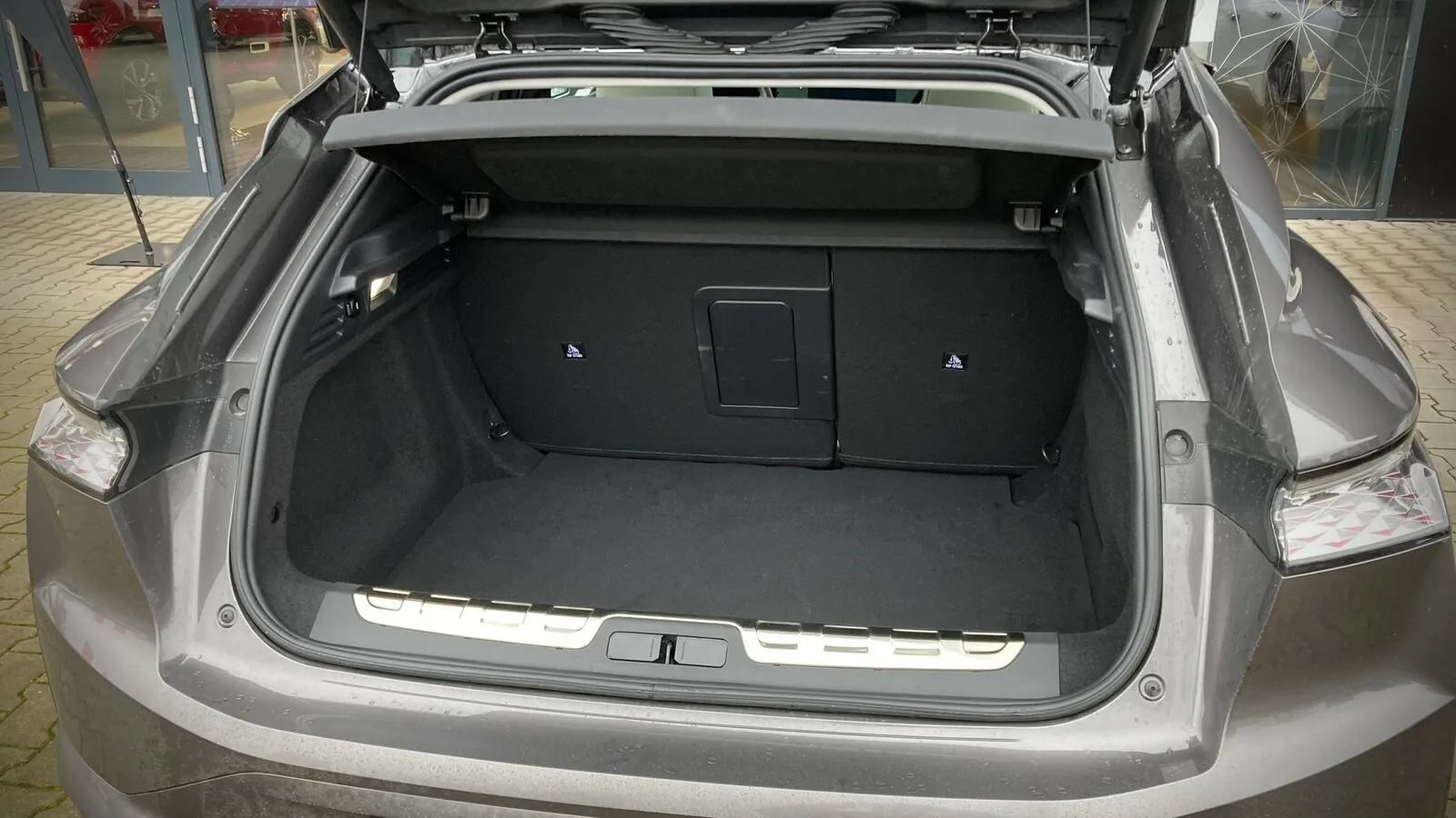 Der Kofferraum fasst im Standardformat 430 Liter beziehungsweise 390 Liter im Plug-in-Hybrid.
