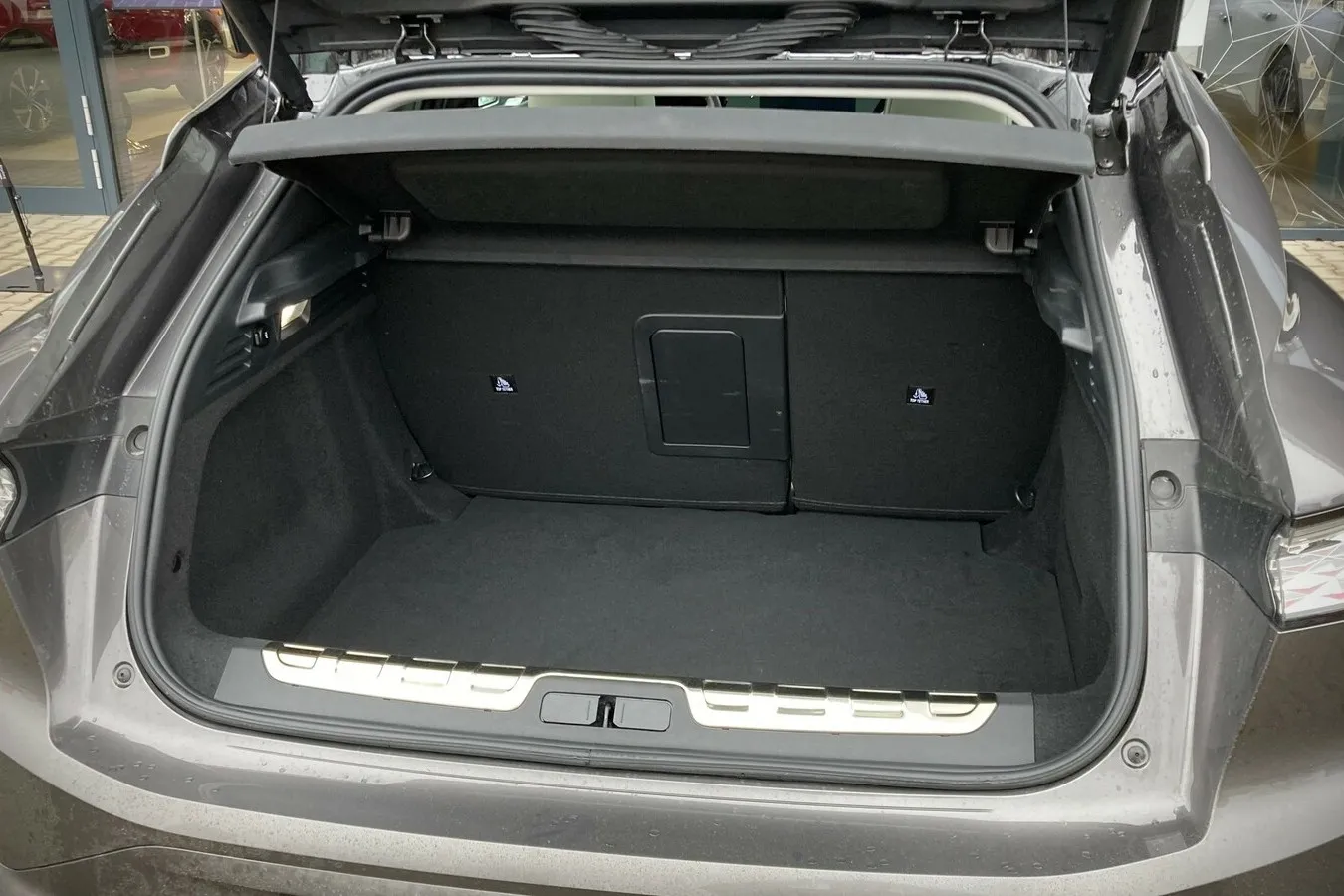 Der Kofferraum fasst im Standardformat 430 Liter beziehungsweise 390 Liter im Plug-in-Hybrid.
