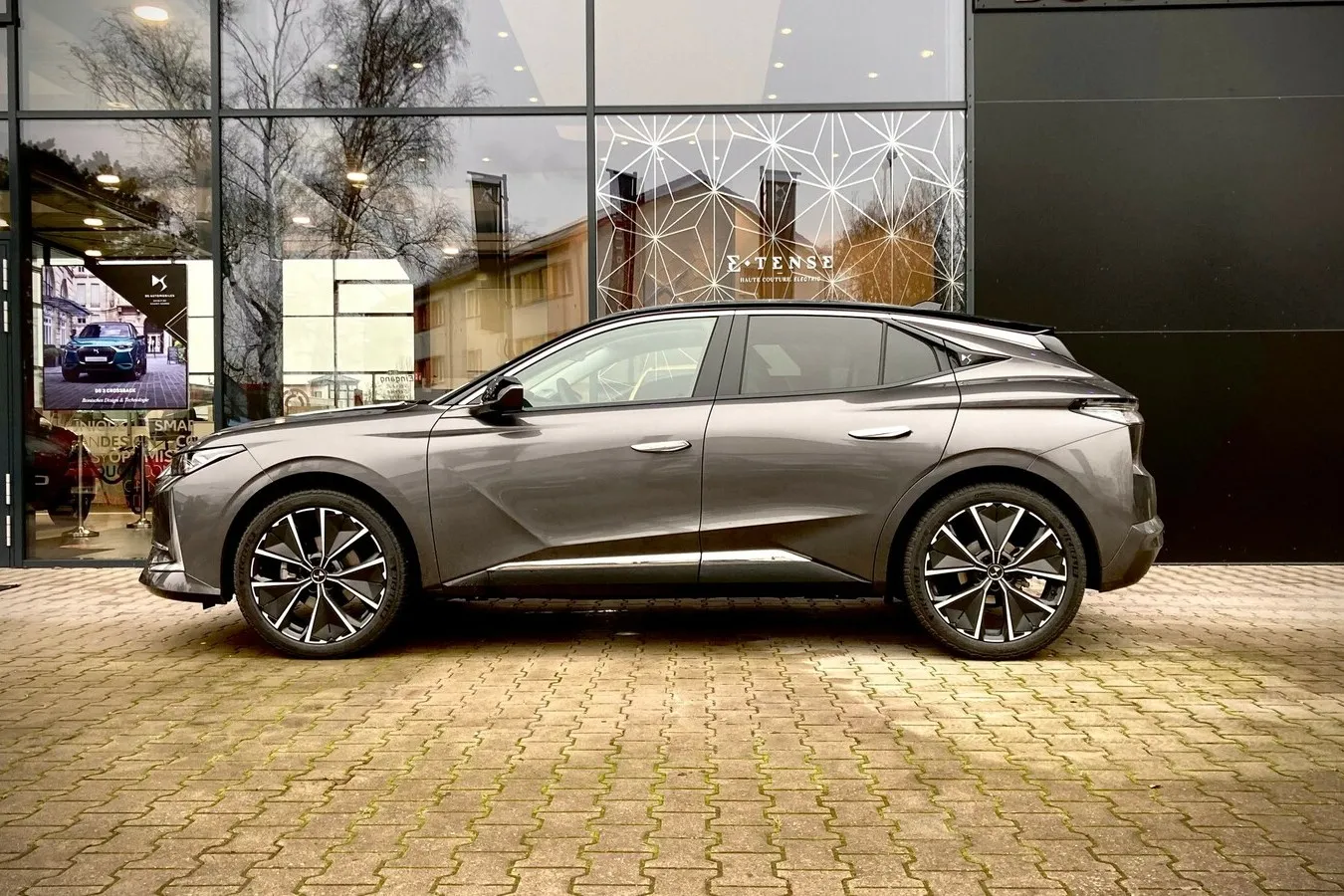 Die Seitenlinie zeigt´s: Der DS 4 ist eine Mischung aus Steilheck, Coupé und SUV, 19-Zoll-Räder sind Serie (Ausnahme Basis Bastille).