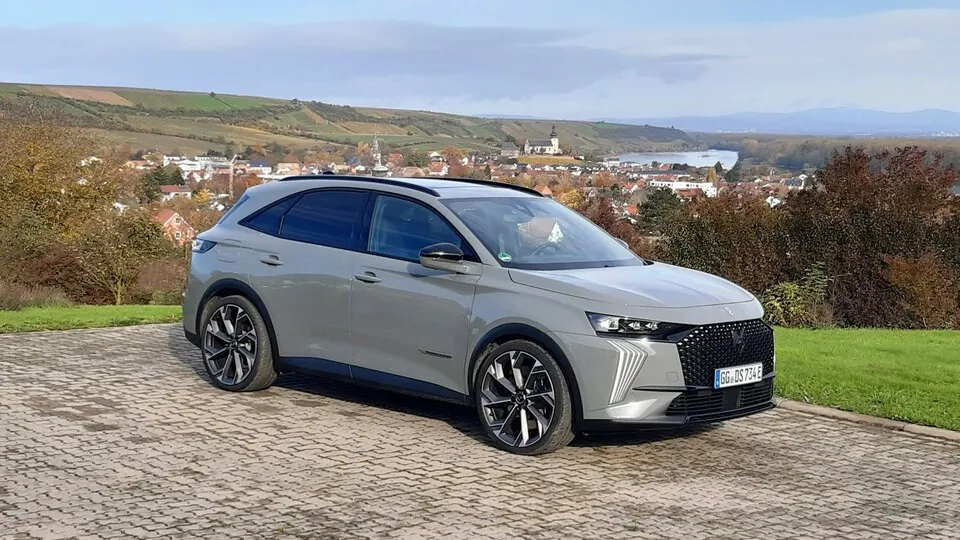 Nach dem Facelift: Stärkster Plug-in-Hybrid im DS 7 ist jetzt der E-Tense 4x4 360 mit Allradantrieb.