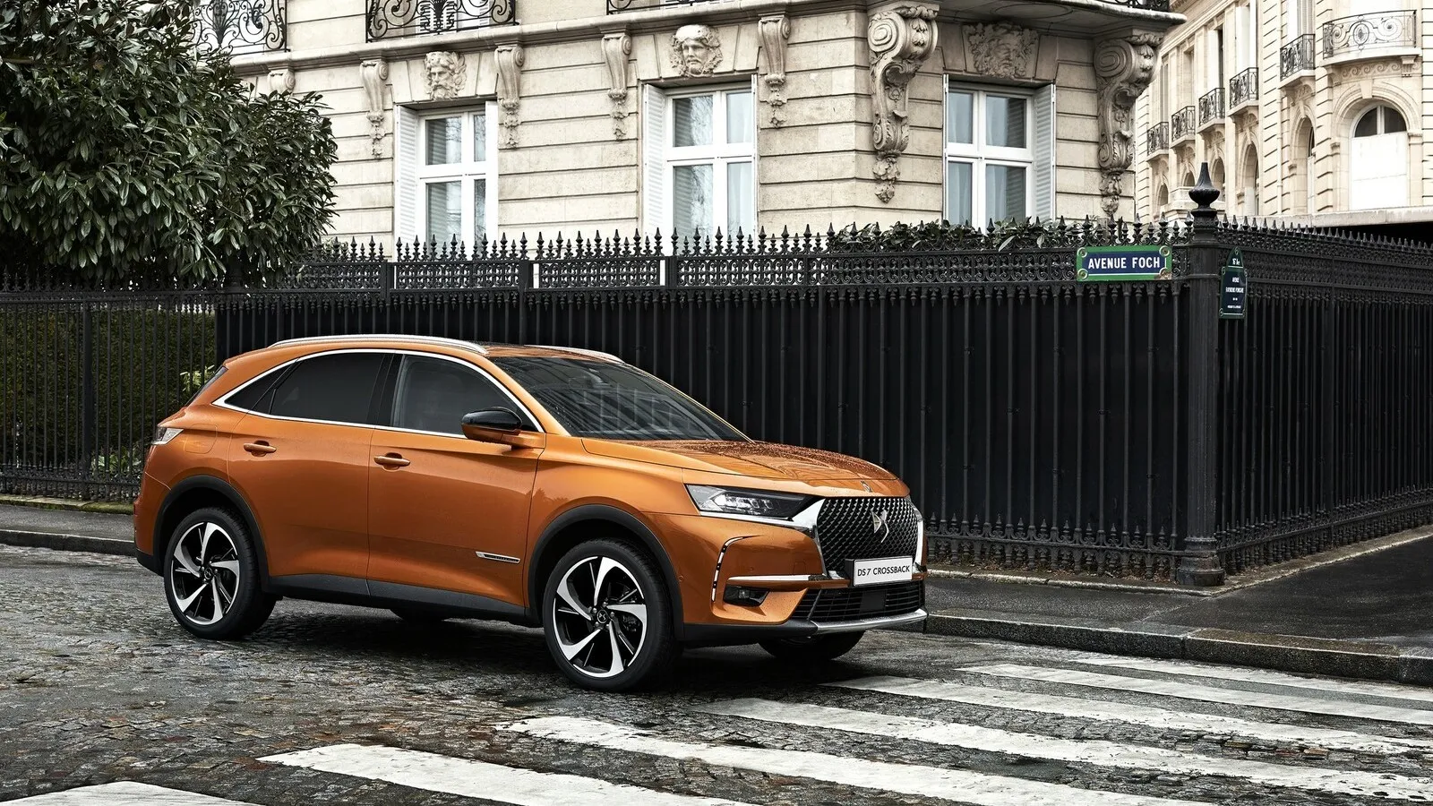 DS7 Crossback: Der E-Tense 225 Grand Chic ist je Kilometer 21,6 Prozent günstiger als der Puretech 225 Grand Chic.