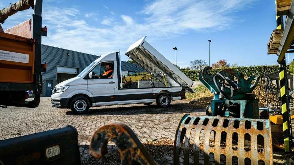 Einen Kipper auf Basis des VW e-Crafter hat der niederländische Umbauspezialist Veth Automotive realisiert.