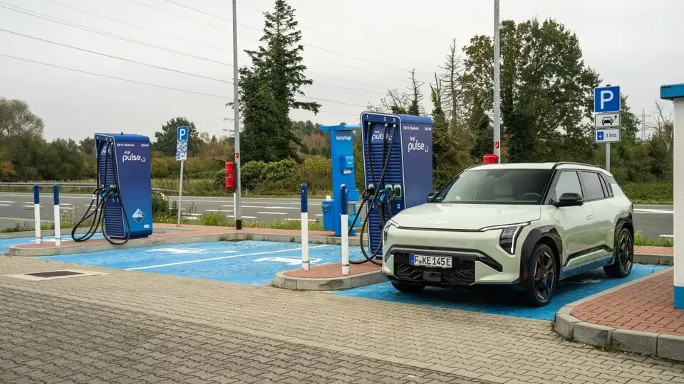 E-Autos sind in Europa auf dem Vormarsch, doch der Ausbau der für die vielen neuen Stromer benötigten Infrastruktur dürfte mit dieser Dynamik nicht schritthalten.