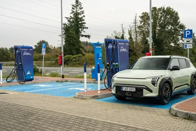 E-Autos sind in Europa auf dem Vormarsch, doch der Ausbau der für die vielen neuen Stromer benötigten Infrastruktur dürfte mit dieser Dynamik nicht schritthalten.