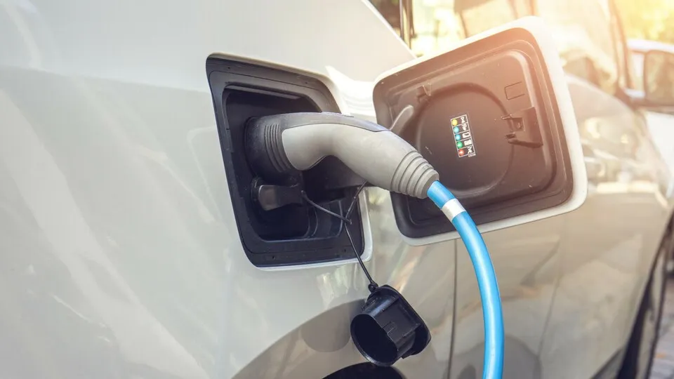 Richtig laden: Die GTÜ liefert Tipps zum Laden, damit die E-Auto-Batterie länger fit bleibt.
