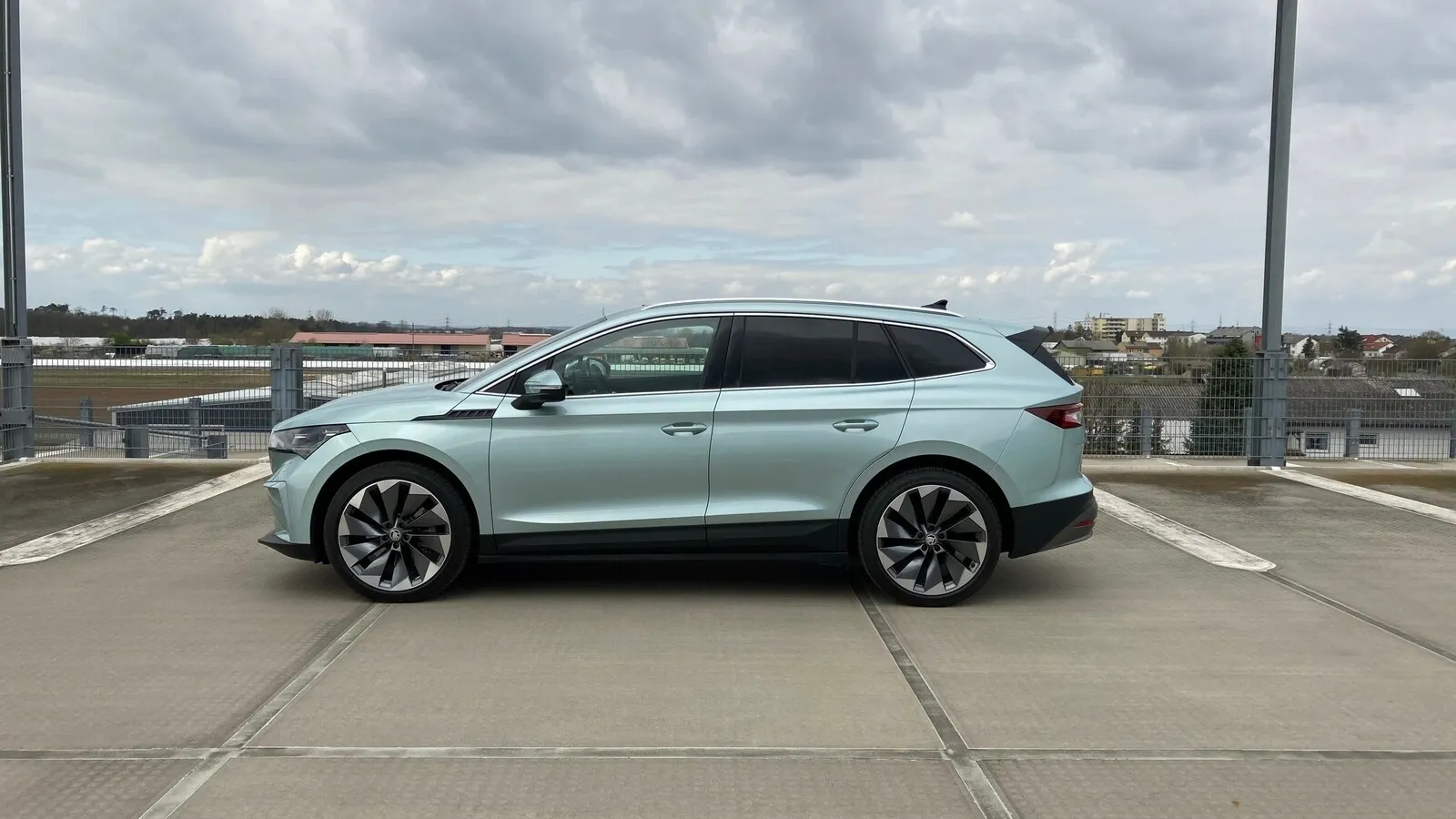 Crossover-Konzept mit kombiähnlicher Seitenlinie: der neue Skoda Enyaq iV.