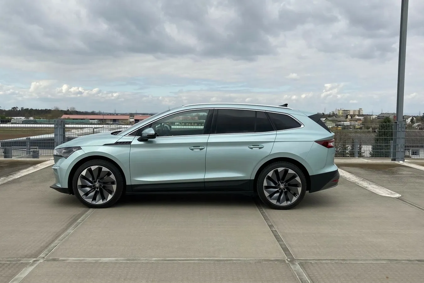Crossover-Konzept mit kombiähnlicher Seitenlinie: der neue Skoda Enyaq iV.