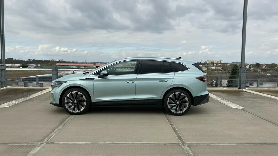 Reine Elektroautos, im Bild der Skoda Enyaq iV, stoßen mittlerweile auch in reinen Serviceflotten auf Resonanz.