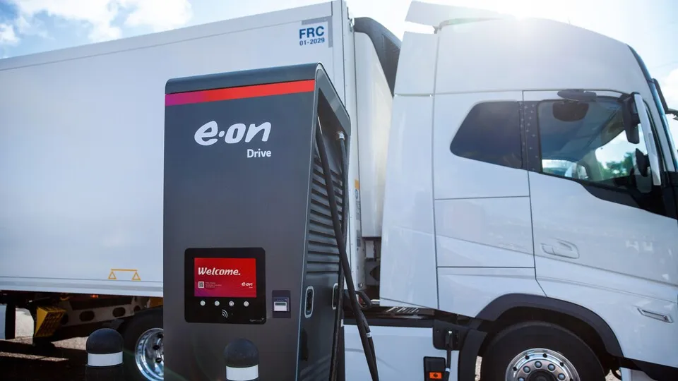 Eon, Neot und Mitsui arbeiten zusammen, um Unternehmen E-Lkw und Ladeinfrastruktur über ein integriertes Service-Modell bereitzustellen.