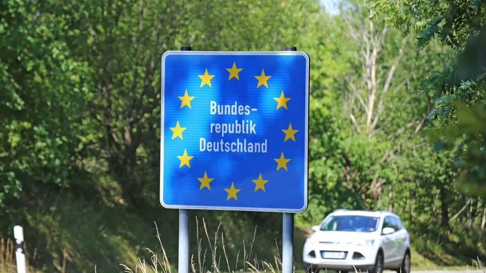 Internationales Fuhrparkmanagement hat so seine Tücken. Bei grenzüberschreitender Fahrzeugüberlassung kann es zu steuerlichen Problemen führen.