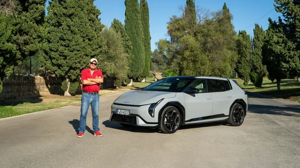 Endlich mal kein SUV: Mit dem EV4 hat Kia nun seine schnell wachsende Stromerpalette um ein speziell für dieses Segment entwickeltes Volumenmodell erweitert. Unser Autor war beim internationalen Fahrtest in Spanien dabei und konnte erste Fahreindrücke sammeln.