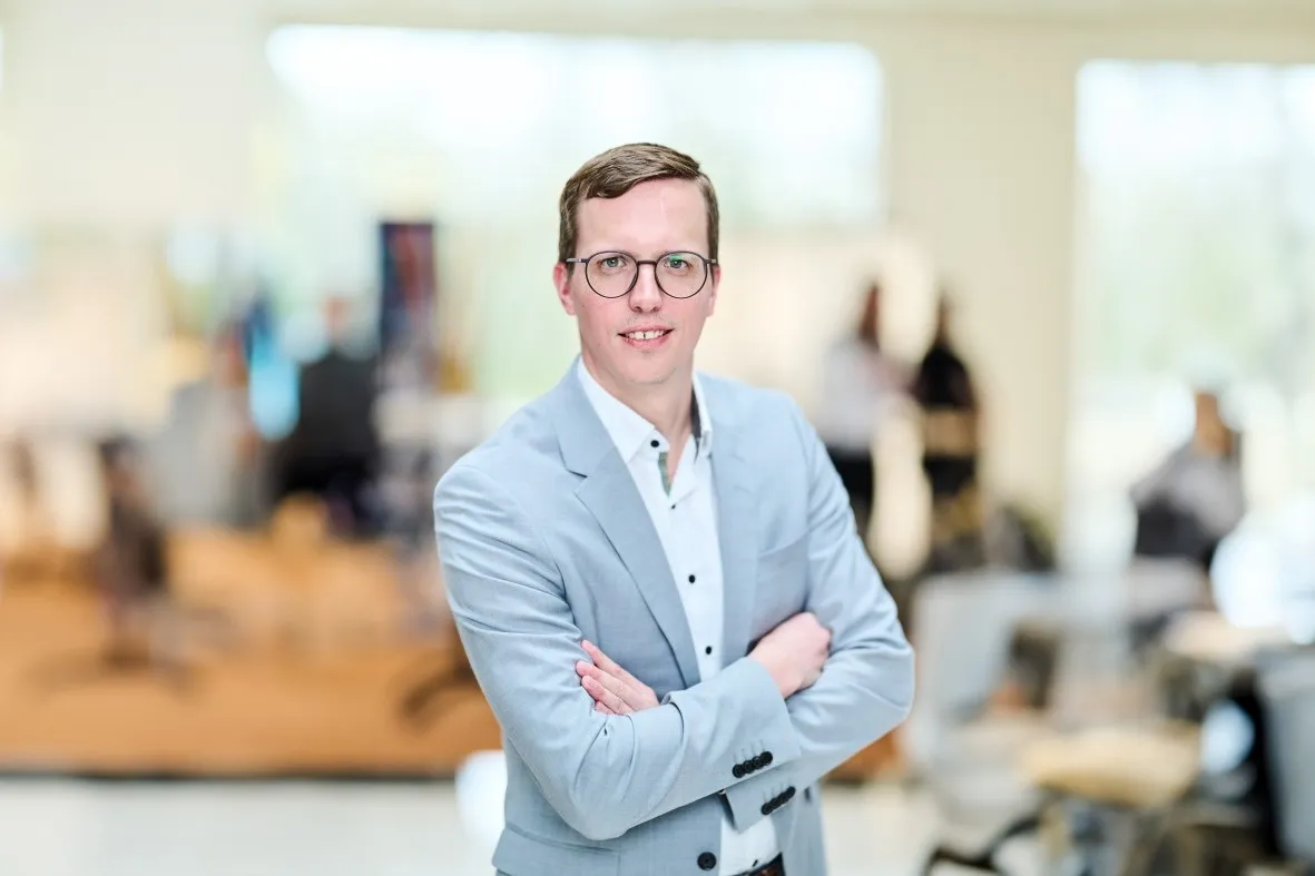 Fabian Seithel, AVP Sales & Business Development EMEA bei Geotab, begleitet Flotten bei Themen wie Telematik, Elektromobilität und Flottenoptimierung. Beim Deep Dive ordnet er ein, wo Fuhrparks heute stehen.