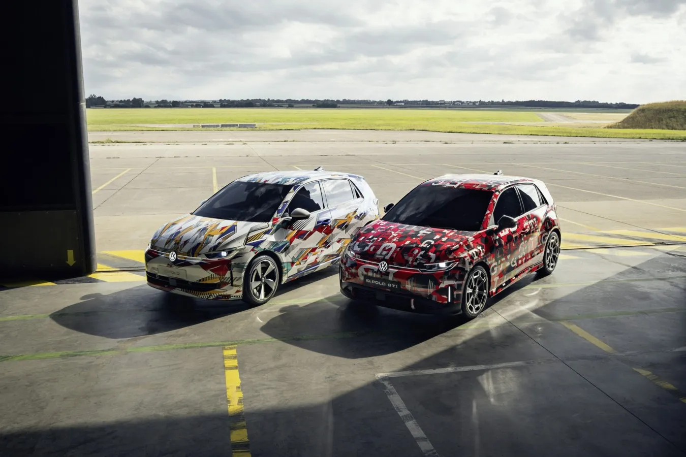 ID. Polo und ID. Polo GTI zeigen sich auf der IAA nur noch mit bunter Folie getarnt.