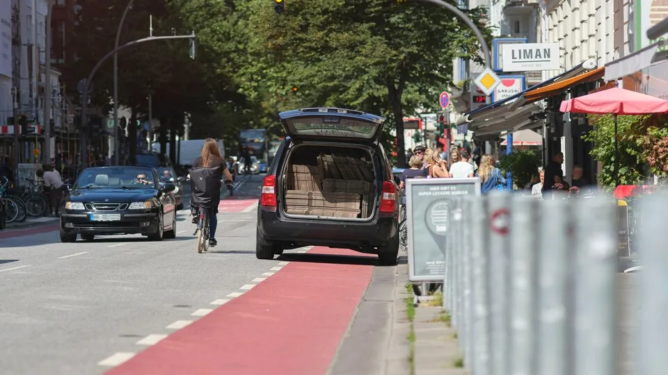 Neben Tempoverstößen wird auch Falschparken künftig teurer