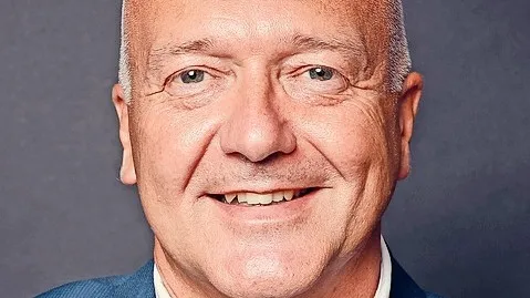 Ralph Feldbauer, Chief-Riskmanager und geschäftsführender Gesellschafter Risk Guard: „Die E-Mobilität nimmt Fahrt auf, fordert aber neben zwischenzeitlich breiter Risikoabsicherung und speziellen Deckungsbausteinen auch die besondere Expertise in der Schadenbehebung auf der Schadenmanagementseite.“