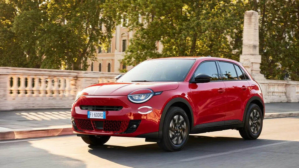 Neuer Fiat 600e: Lithium-Ionen-Batterie mit einer Kapazität von 54 kWh als Energiespeicher.