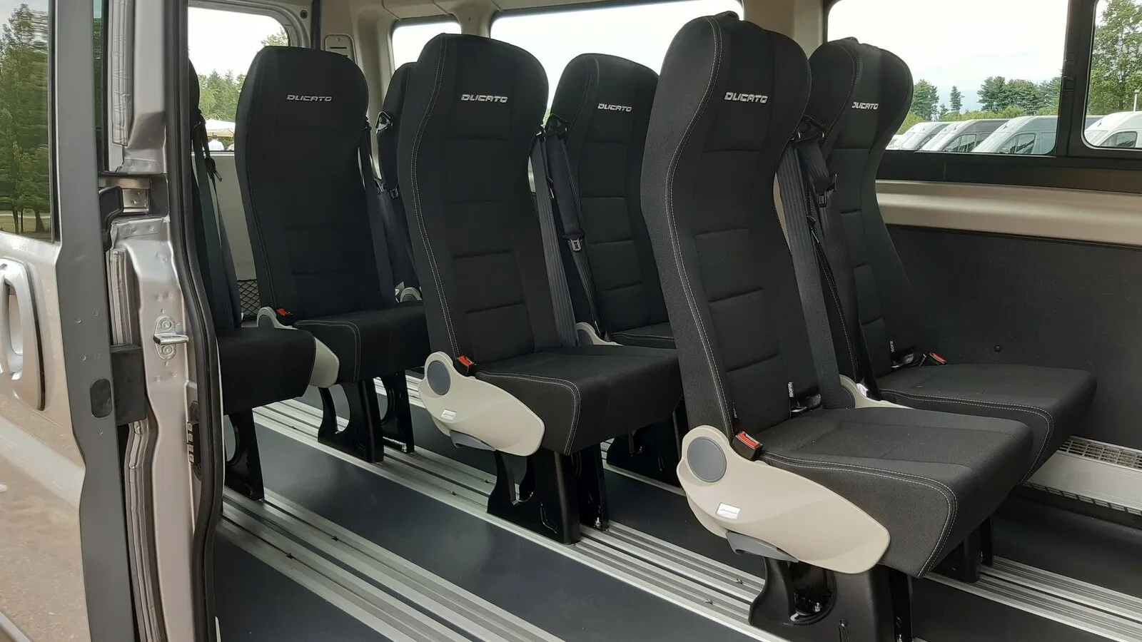 Der Ducato-Minibus bietet bis zu neun Sitzplätze.