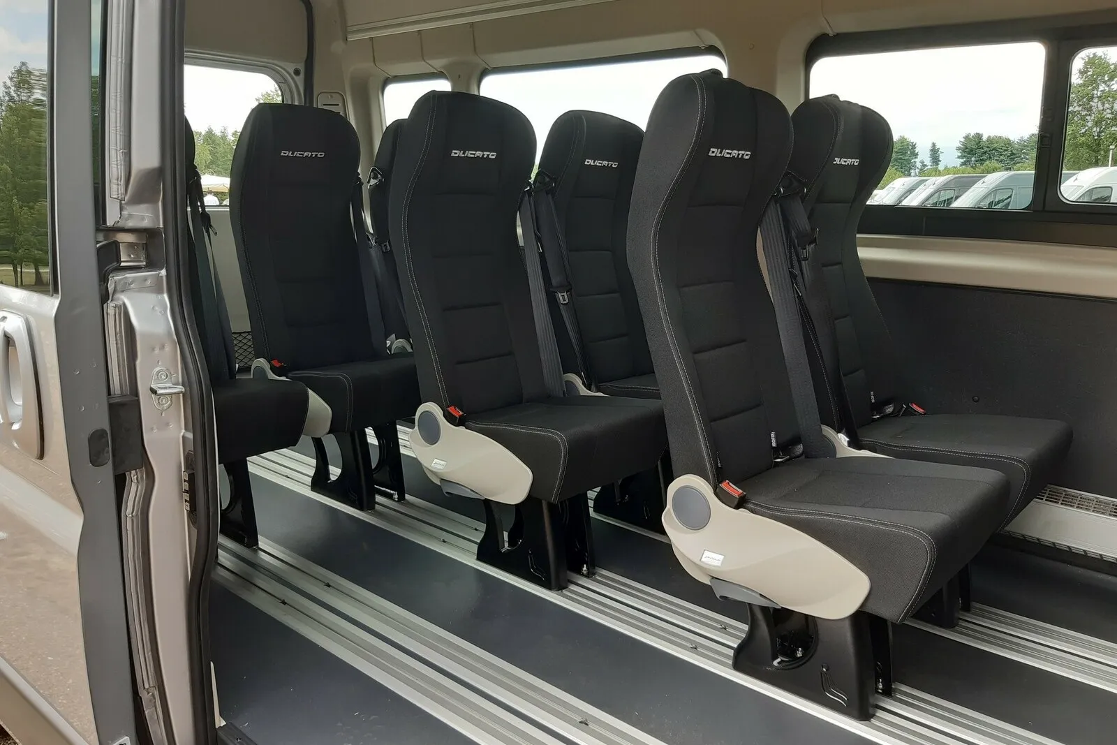 Der Ducato-Minibus bietet bis zu neun Sitzplätze.