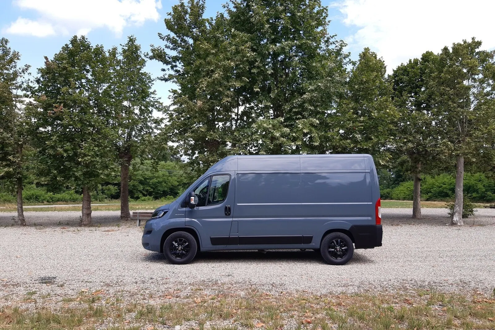 Der Fiat Ducato in der meistverkauften Variante als verblechter Kastenwagen.