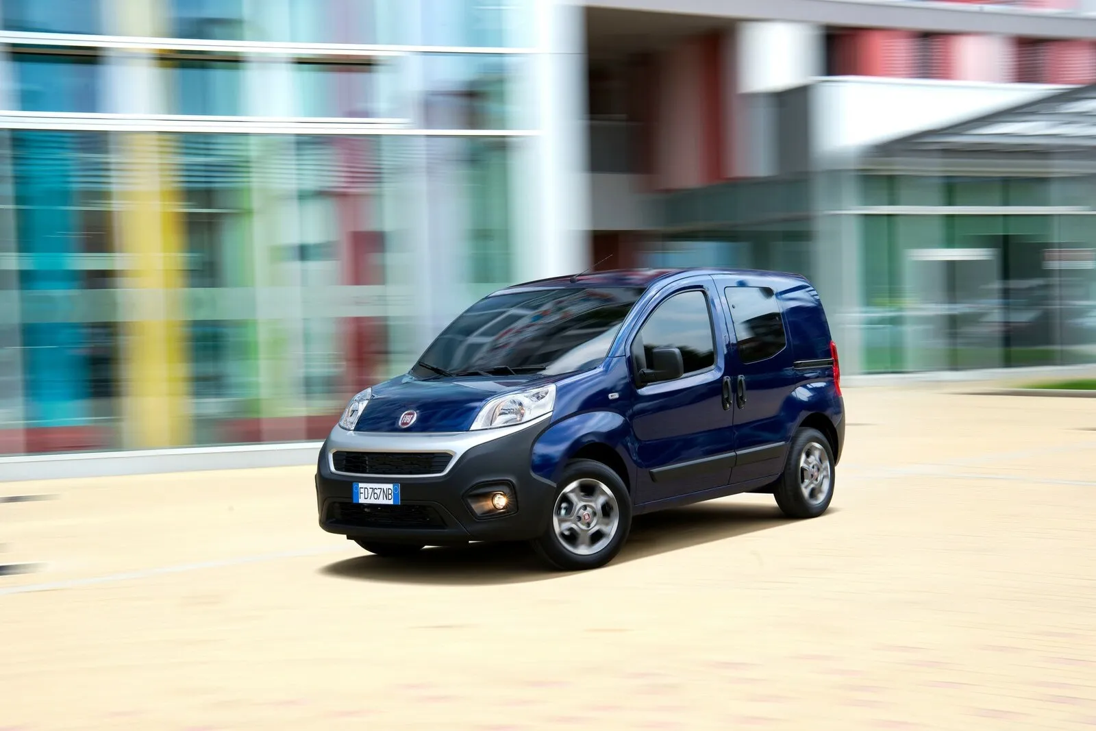 Fiat Fiorino Kombi 1.3 Multijet SX: 45 oder 42 Cent je Kilometer bei 36 oder 48 Monaten Haltedauer.