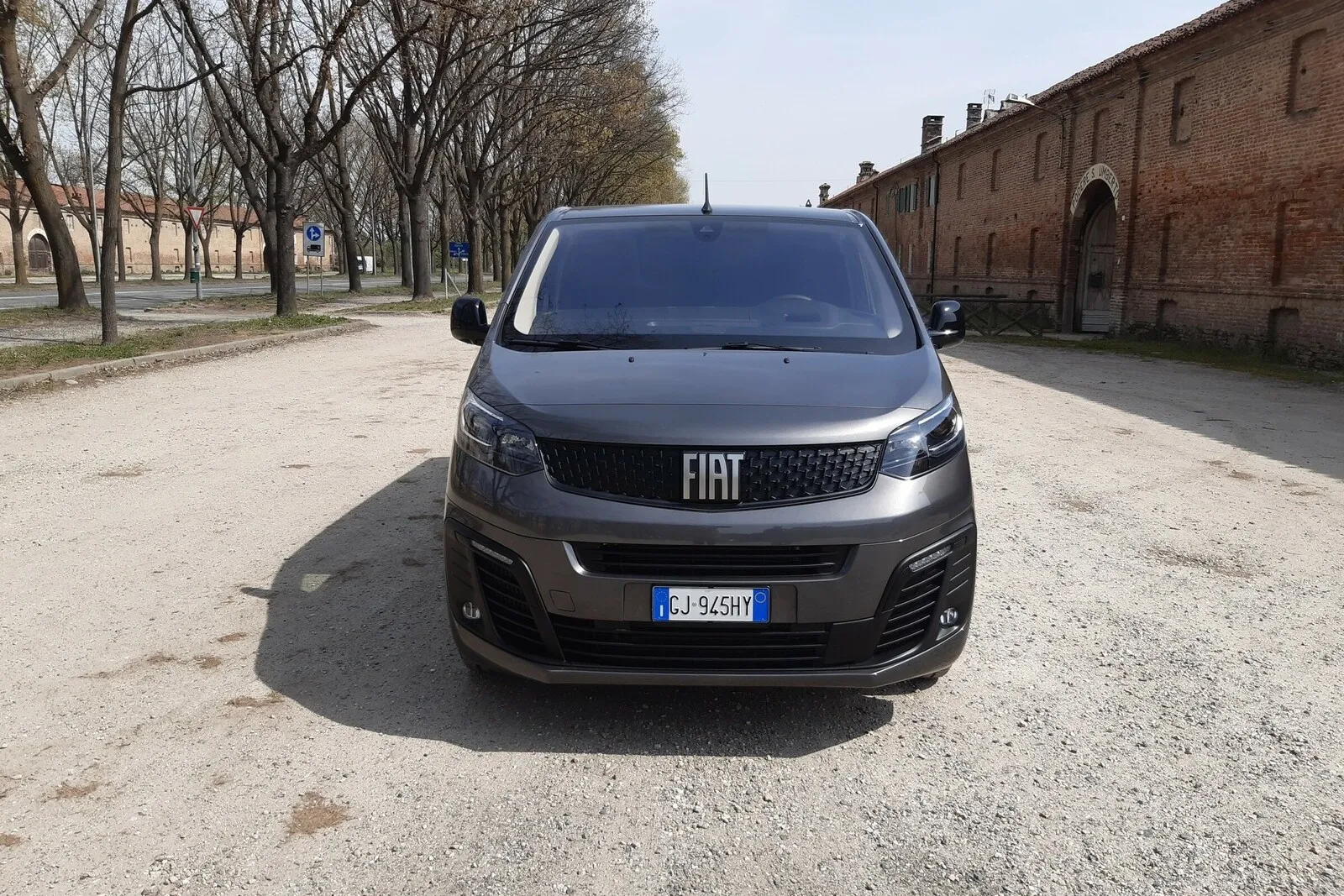 Die Front des Fiat Scudo ist nahezu identisch mit der des E-Ulysse.