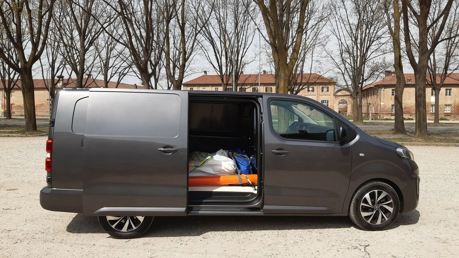 Fiat Scudo als Kastenwagen mit praktischer Schiebetür.