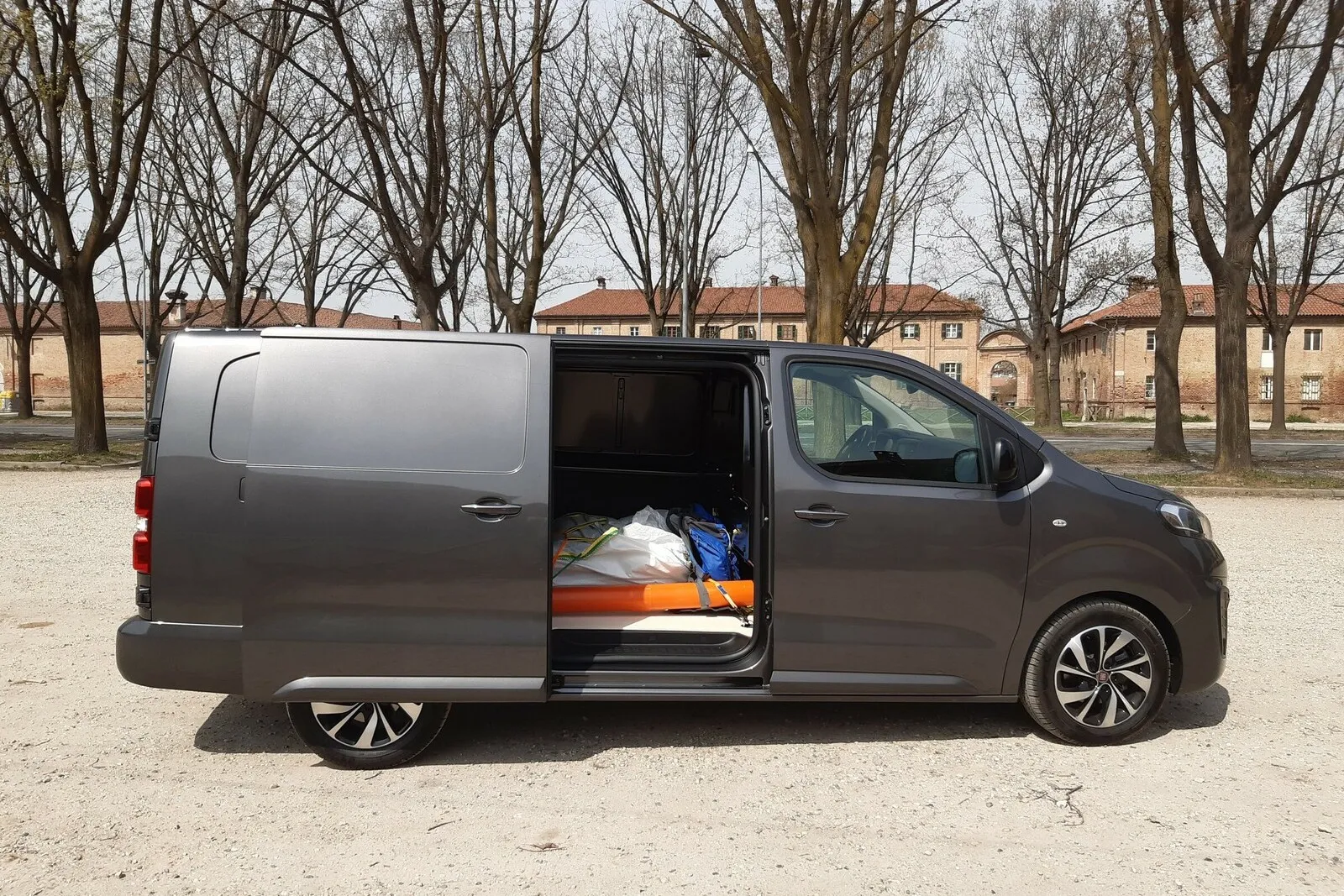 Fiat Scudo als Kastenwagen mit praktischer Schiebetür.