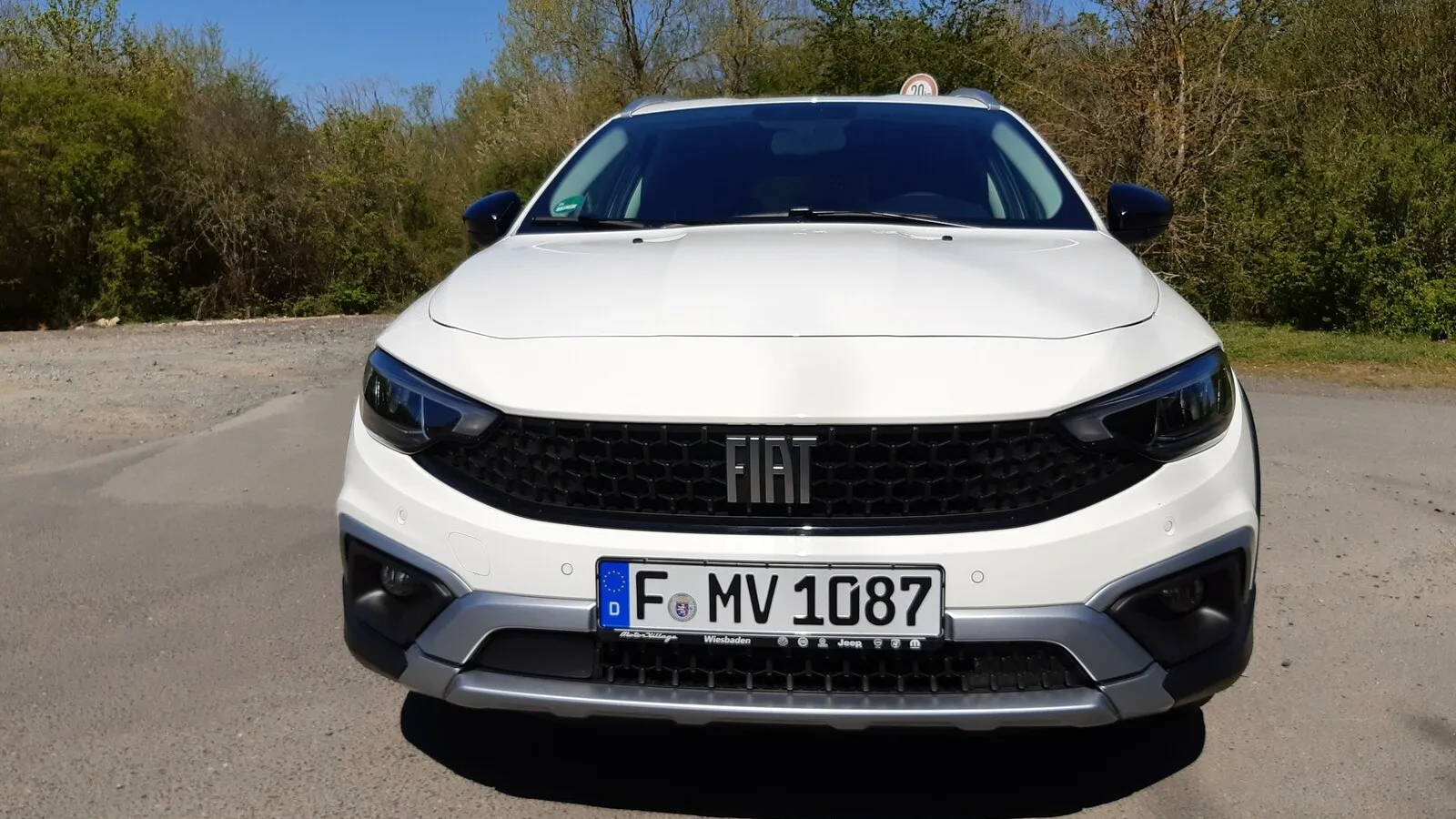 Wie alle Tipo hat auch der Cross den neuen Grill mit Fiat-Schriftzug statt -Logo.