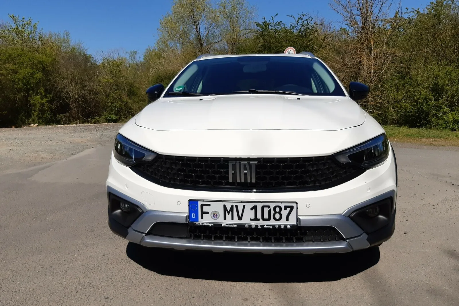 Wie alle Tipo hat auch der Cross den neuen Grill mit Fiat-Schriftzug statt -Logo.