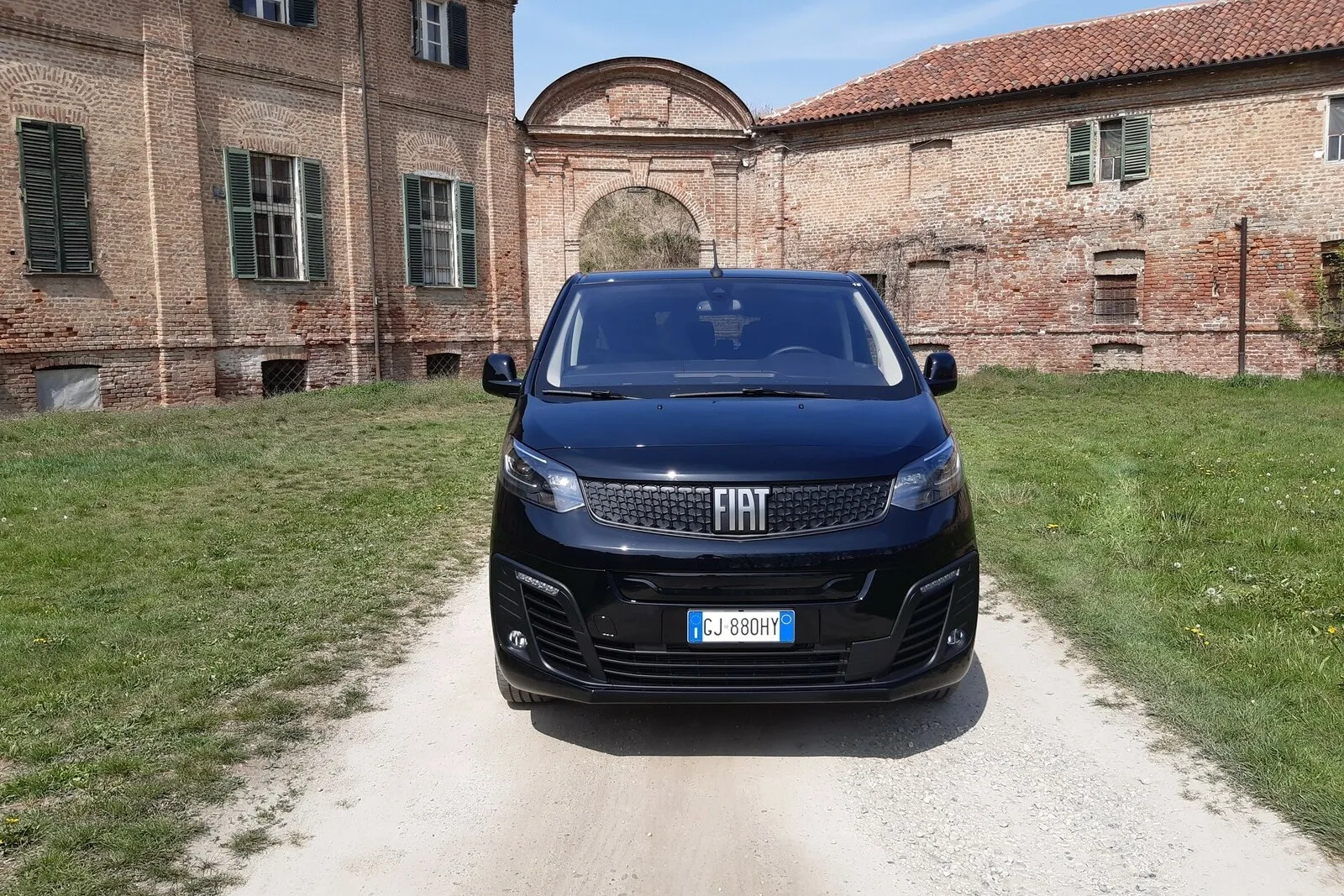 Optisch unterscheidet sich der Elektrovan von Fiat kaum von seinen nahezu baugleichen Stellantis-Geschwistern.