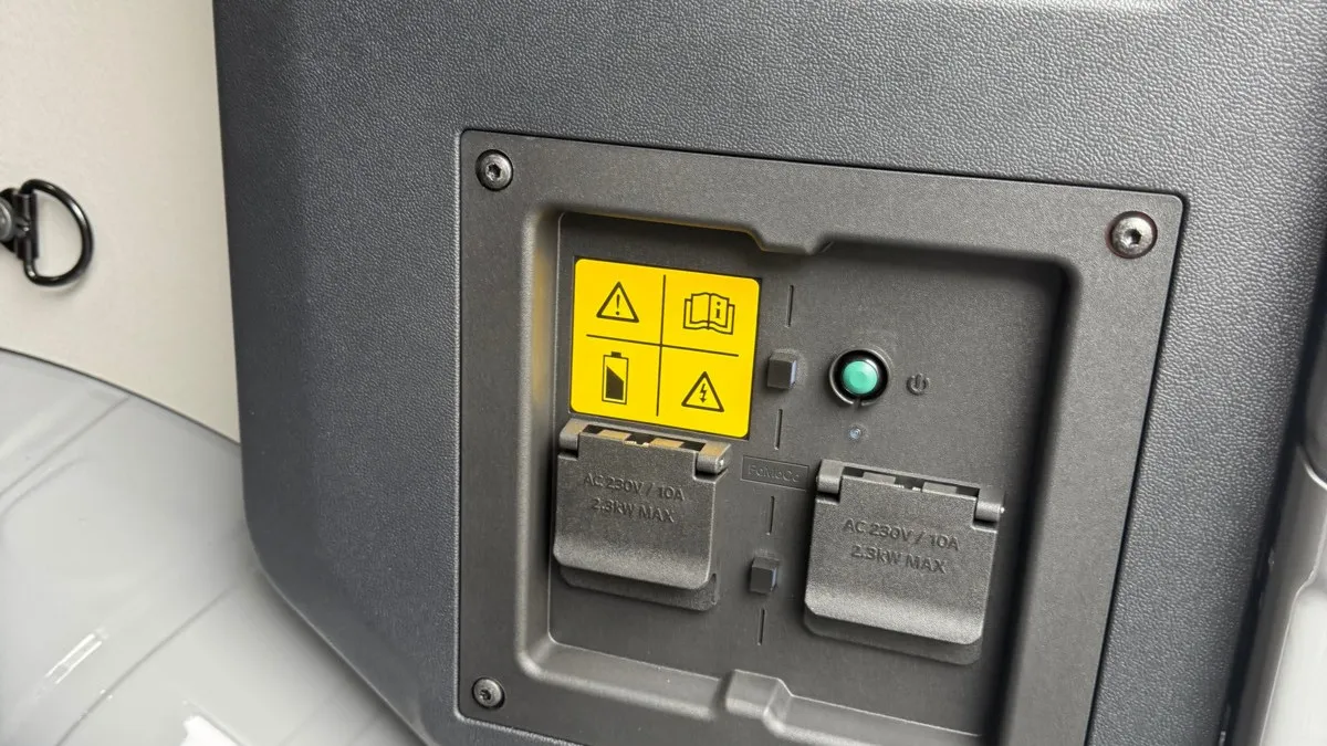 Gleich zwei 220 Volt Steckdosen sind im Laderaum installiert.