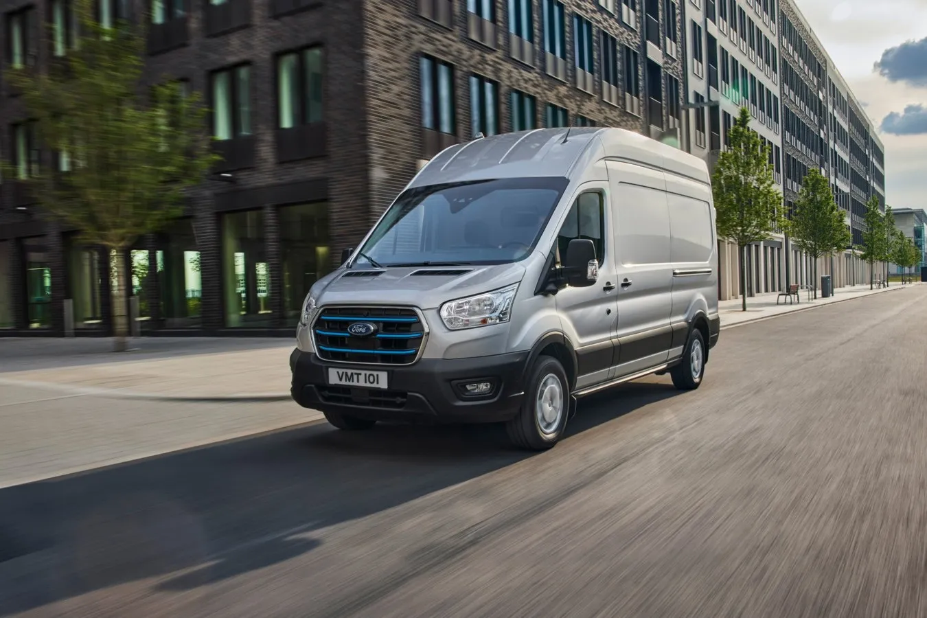 Ford E-Transit 390 L2 77 kWh: Damit liegt der mittelgroße Opel-Transporter nur rund 100 Euro unter dem Wartungskosten-Niveau des großen Ford.