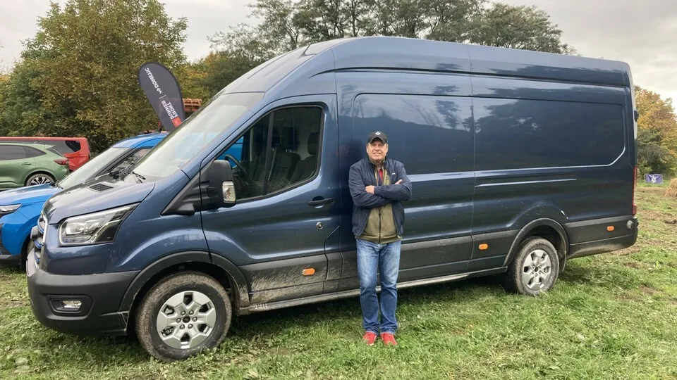 Unser Autor Michael Neher konnte den E-Transit bei den „Heroes Days“ von Ford in und um Lohmar ausprobieren und auch im Berufsverkehr testen.