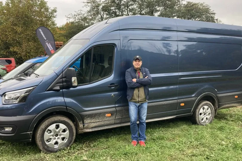 Unser Autor Michael Neher konnte den E-Transit bei den „Heroes Days“ von Ford in und um Lohmar ausprobieren und auch im Berufsverkehr testen.