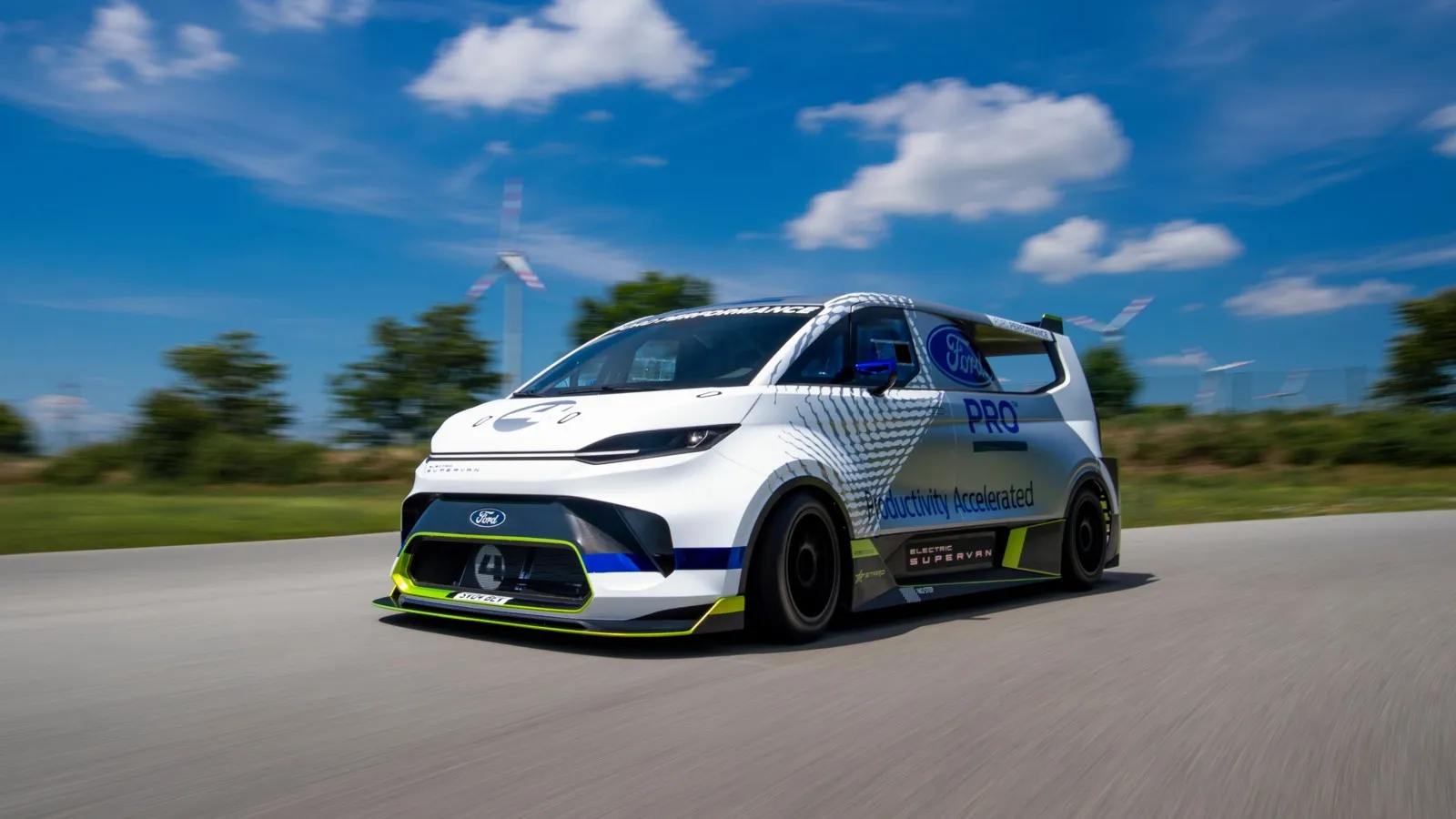 Als Hingucker platziert Ford das Showcar Electric Supervan auf seinem IAA-Stand.