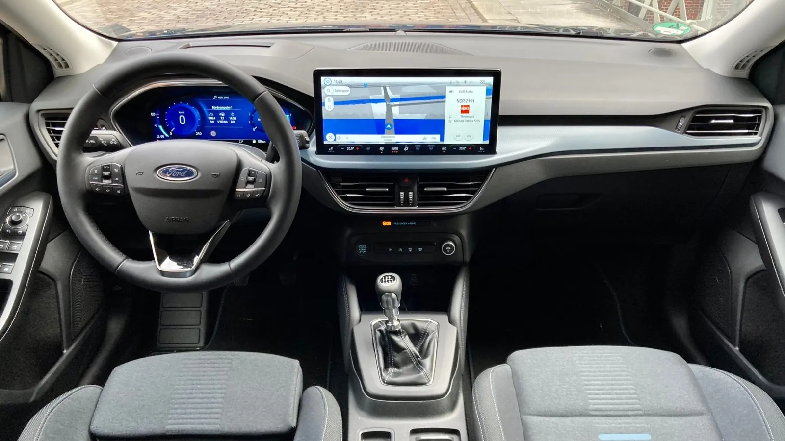 Das Infotainmentsystem Ford Sync 4 mit 13,2-Zoll-Touchscreen ist Serie im Focus. Nur im Cool&Connect bietet Ford es nicht als Standard an, die bisherige Einstiegs-Variante fliegt zum Modelljahreswechsel aber sowieso aus dem Programm.