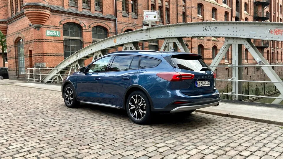 Als Active X in Crossover-Optik: Auch dann bleibt der Ford Focus Turnier ein praktischer, aber agiler Kompakt-Kombi